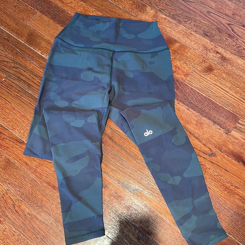 NWOT ALO CAMO LEGGINGS